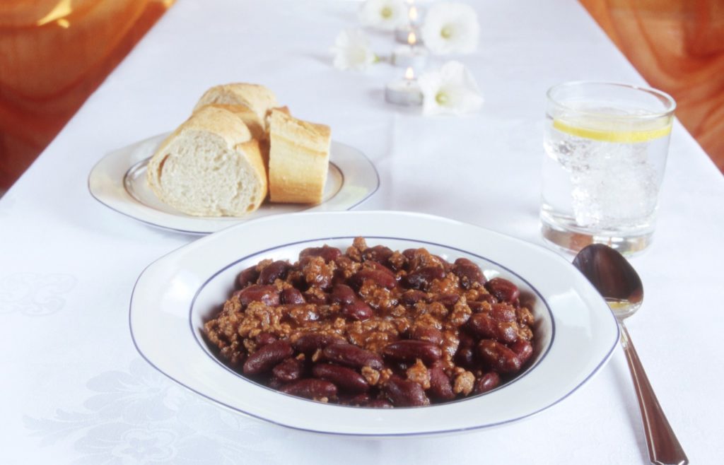 Meksykański gulasz z fasoli lub chili con carne