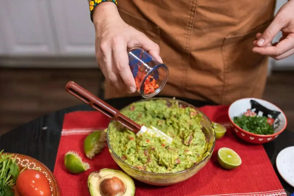 Pasta z awokado lub guacamole z awokado