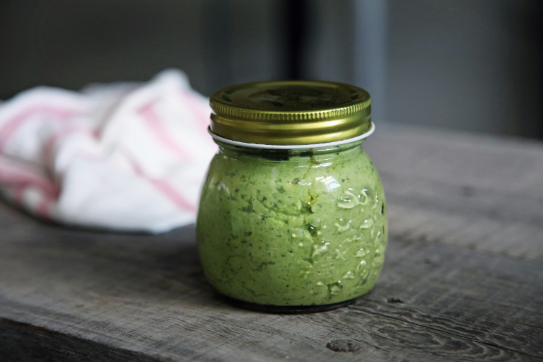 pędy czosnku pesto
